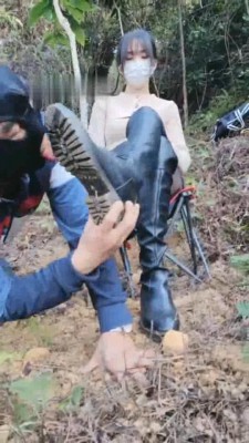 【暴力美学】户外舔脏鞋底 bf9353