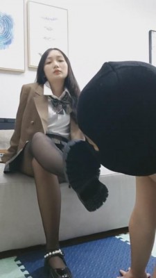 【尤物】JK小姐姐羞辱邻居 bf5802