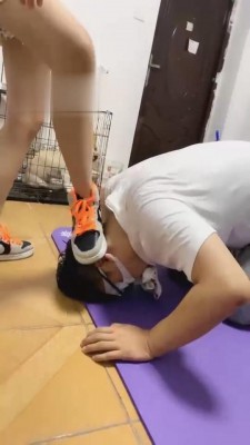 【云云酱】健身姐妹花惩罚出轨男 bf1540