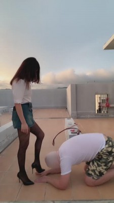 【宝爷】天台双S精神小妹暴揍 bf12943