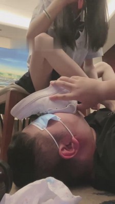 【阿月】JK学生S过膝袜皮鞋踩狗 bf12811
