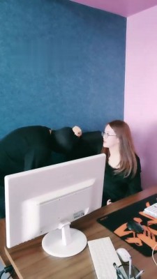 【褒姒女王】办公室狂虐下贱员工 bf18520