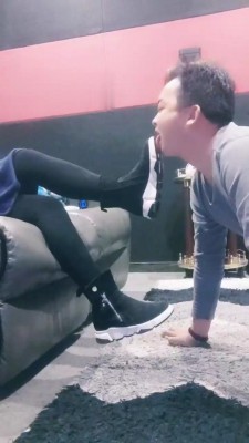 【敏敏郡主】电影院舔素人脏鞋【双视角版】 bf22171