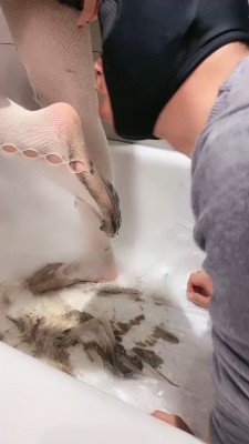 【小劳拉】白丝脚喂食 呕吐物 口水圣水 bf23380