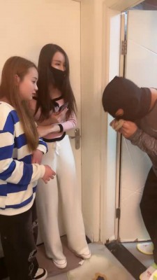 【星探】素人姐妹花逮住偷袜贼调成狗 bf24191