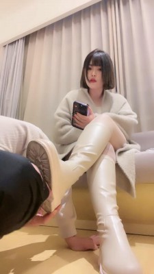 【南星】模特过膝靴丝足调狗舔/耳光打出血/踩踏深喉 bf24540