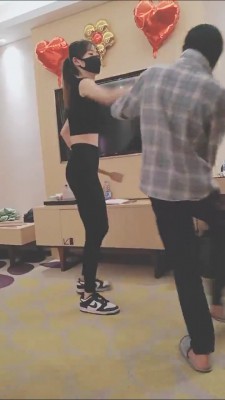 【美娜格格】瑜伽教练惩罚-强迫吃白袜 bf25185