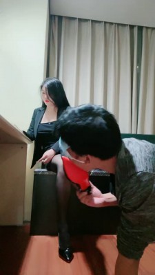 【甜心教主】绿帽下班伺候恋人-闻舔原味黑丝美足 bf27128