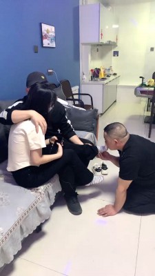 【精神小妹】首播素人情侣主-小白鞋棉袜-舔脏鞋闻棉袜 bf27555