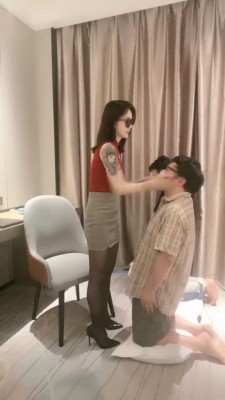 【筱月】犬化训练双奴-高跟虐乳/踢裆坐垫/喂吃浓痰 bf29471