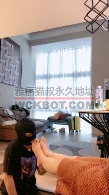 【艾莉】开发上门按摩技师舔裸足 JS230914
