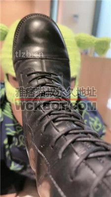 【柒柒学姐】闻丝袜/清理脏长靴/碾压踩狗头 JS240130-4