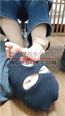 【樱樱】桌底视角-素人高中女生脚踩老师【二】 JS240316-3
