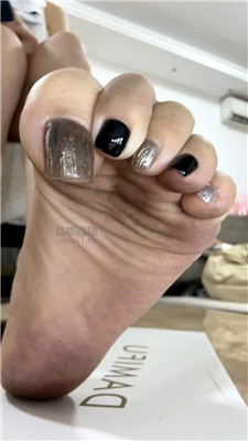 【晓甜】巨人视角裸足憋J    260526-13
