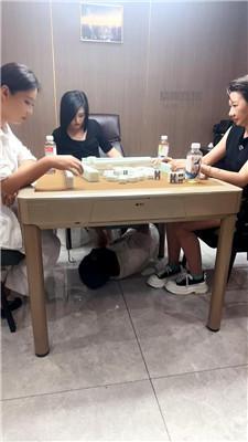 【伊潼】打麻将桌底群踩贱奴 JS260707-26