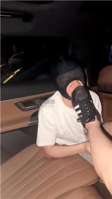 【狗哥】搭讪精神小妹车内调 JS260711-33