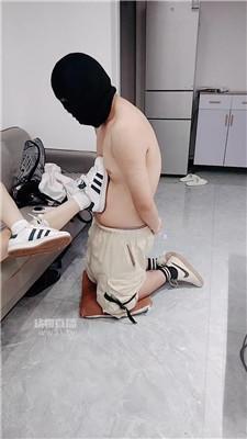 【甜甜】贝壳头白袜羞辱骚老师狗   JS260817-23