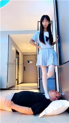 【心少大王】可爱女儿白丝踩继父    JS260825-13