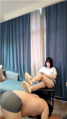 【辛迪】脏运动鞋白袜踩-踢踹   JS260901-11