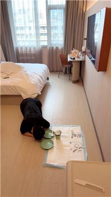 【欣怡】白袜女神卑贱脚下喂食  JS260905-15